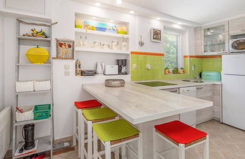 Bakarac House | In the small coastal town of Bakarac, not far from the city of Rijeka and in a green environment lie