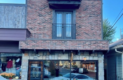 Highlands House | In-Town Luxury 2 Br Apartment - 205 S. 4th Street