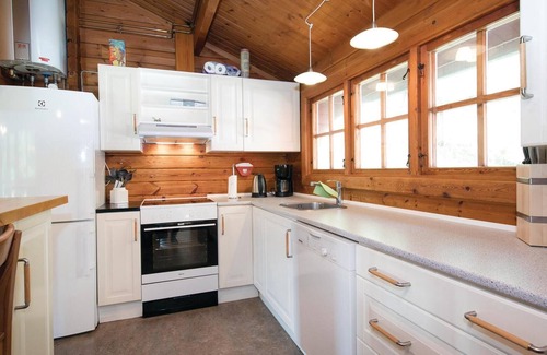 Brovst House | In Tranum you can hardly stay closer to the beach than in this pool house.