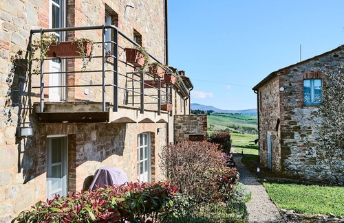 Il Poggio Apartment | In Tuscan farmhouse forming part of a hamlet in S. Casciano dei Bagni