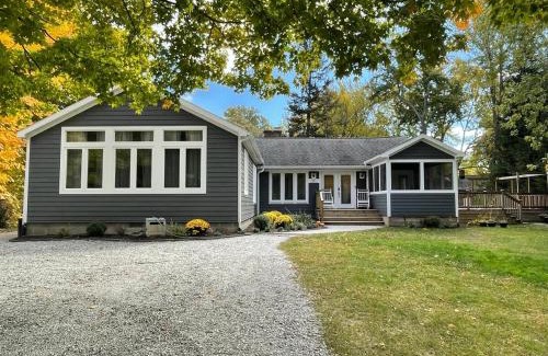 Union Pier House | In Union Pier! By Beach with 5 bedrooms, jacuzzi, yard