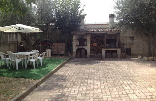 Montesilvano Apartment | In villa, comfortable apartment with garden