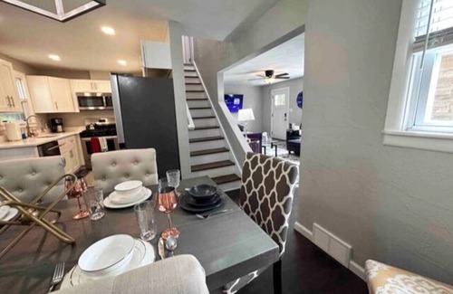 Bethel Park House | Incredible 5 bed 2 bath w/HOT TUB close to Pitt