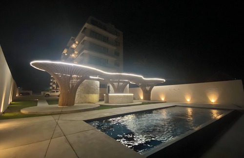 Alvarado Apartment | Incredible apartment for 8 with pool, pier and beach!