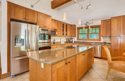 Northface House | Incredible mountain home. Walk to Timberline Mountains Salamander Trail!