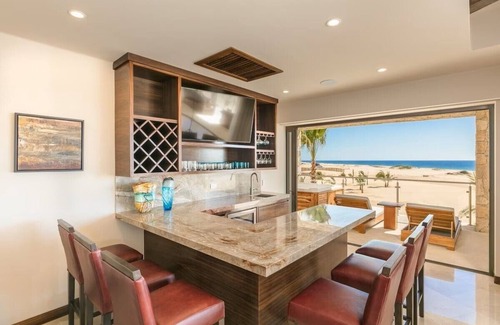 Los Cangrejos II y III Condo | Incredible Oceanfront Penthouse at Ocean Club Residences - Four Bed, Five Bath