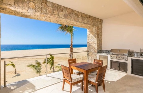Los Cangrejos II y III Condo | Incredible Oceanfront Penthouse at Ocean Club Residences - Four Bed, Five Bath