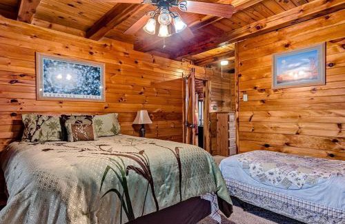 Harrison House | Incredible Pet-Friendly Cabin Located on Top of a Magnificent Mountain in Compton, AR