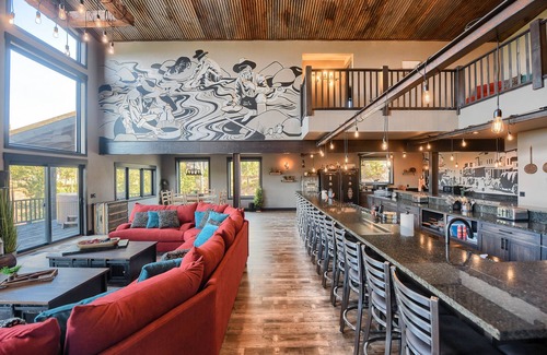 Deadwood Cabin | Incredible Views from Spacious Hillside Lodge Access to Clubhouse w/2 Pools