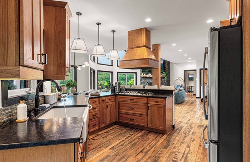 McGaheysville House | Incredible Year-Round Views.HGTV Design.HotTub.Theater.Sauna.Rec Room.Arcades