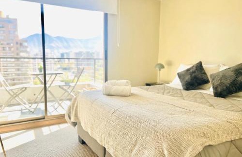 El Golf Apartment | Increibles vistas cercano a Parque Arauco y Costanera Center