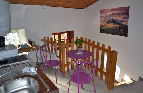 Egliseneuve-pres-Billom Bed & Breakfast | independent studio in house in the countryside