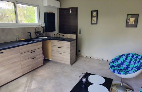 Creon House | Independant guesthouse in design villa with swimmingpool, close to Bordeaux