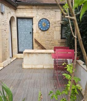 Haie Vigne Apartment | Independent Master suite, 18th century home