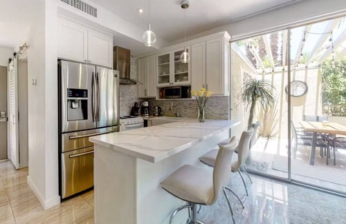 Indian Wells Villa | Indian Wells Chic Villa with fire pit, patio, kitchen, pool, and majestic views