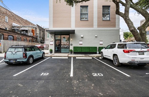 Downtown Charleston Apartment | Indigo Suite at 360 King