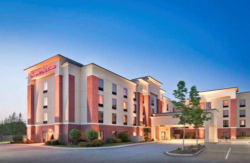 Smithfield Hotel | Indoor Pool + Free Breakfast – 10 Minutes to Downtown Providence