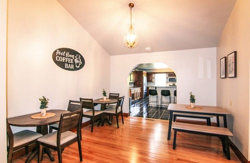 Sturgeon Bay House | Indoor Pool, Game RM, Movie RM! Sleep 24! Private!