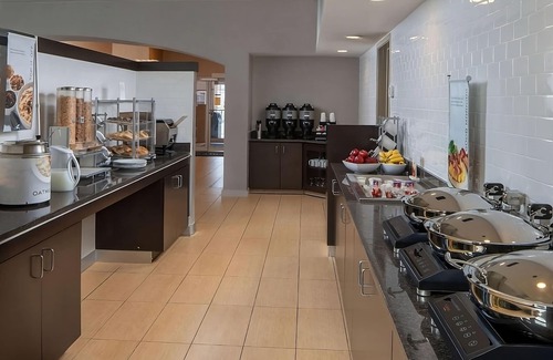 Fairfax Apartment | Indulge in a Delightful Hobbies, Free Breakfast, Pet-Friendly Stay!