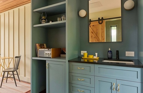 Kingston Cabin | Indulge in Home-Like Comfort! Pets Allowed, Near Hudson River Maritime Museum