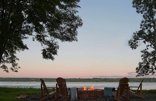 Kingston Cabin | Indulge in Home-Like Comfort! Pets Allowed, Near Hudson River Maritime Museum