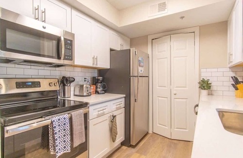 North Arlington Apartment | Indulge in Luxury: 1BR King Suite | Unwind in Para