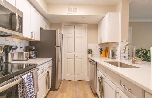 North Arlington Apartment | Indulge in Luxury: 1BR King Suite | Unwind in Para