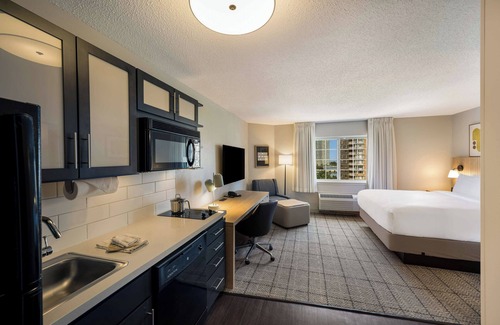 Exchange Place North Hotel | Indulge in NYC Views! Pet-friendly Property with Full Kitchen, Parking!