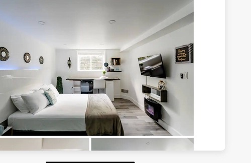 Barrie House | Indulge in style : Experience Executive Elegance at Our Stunning Home BNB Suites