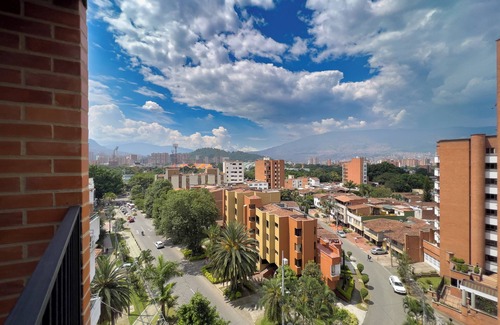 Florida Nueva Apartment | Industrial architectured Apt in the heart of Laureles with beautiful valley view