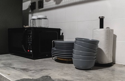 Si Rusa Condo | Industrial Style Apartment for 5