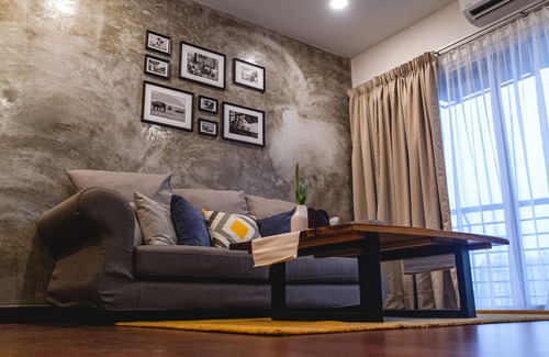 Si Rusa Condo | Industrial Style Apartment for 5