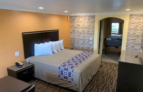 Bassett Hotel | Industry Inn & Suites