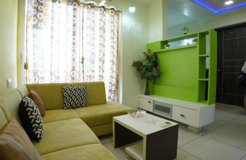 Rajkot Bed & Breakfast | Infinity Penthouse with Pool, Sauna, Gym