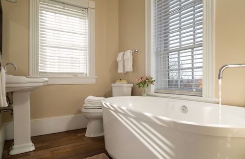 Locust Dale Bed & Breakfast | Inn and Tavern at Meander
