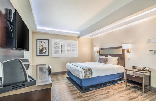 Alamitos Beach Hotel | Inn at 50 - Long Beach Convention Center