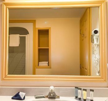 Fall River Hotel | Inn on the Lake