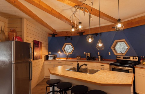 Whitehorse Cabin | Inn On The Lake