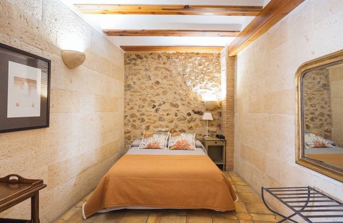 Villalonga House | Inn 'Suite Junior' with Private Terrace, Wi-Fi and Air Conditioning
