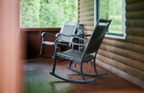 Lincoln House | Inn The Orchard, Modern Log Cabin, on water edge