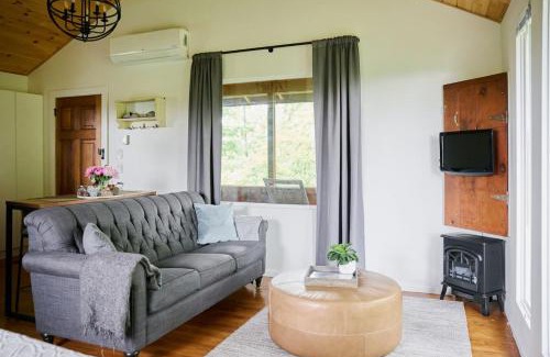 Lincoln House | Inn The Orchard, Modern Log Cabin, on water edge