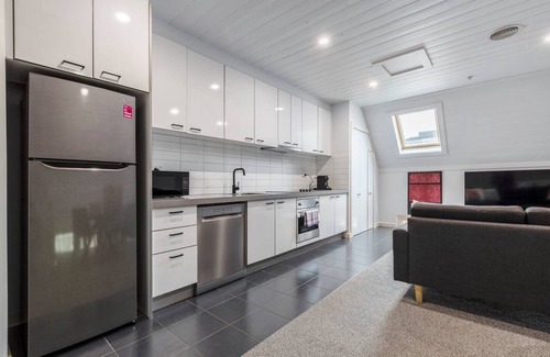 Prahran Apartment | Inner City Living in a Modern Slice of History