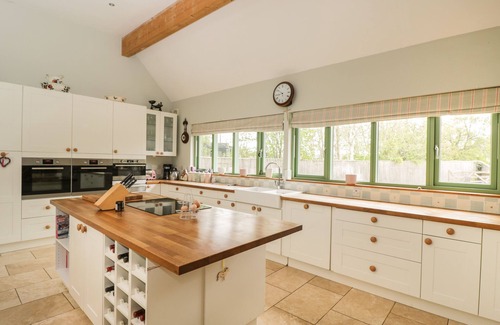 Uffington House | INNISFALLEN HOUSE, pet friendly, with open fire in Uffington