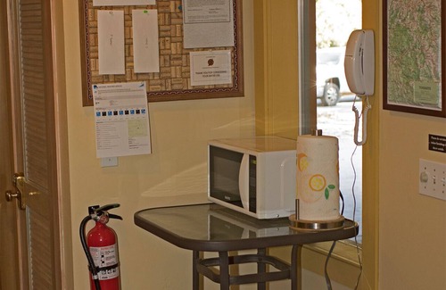 Yosemite West Apartment | Inside Yosemite N.P. Gates!, Our Cozy Rooms Are Minutes From Valley Attractions