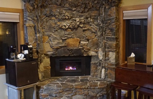 Yosemite West Apartment | Inside Yosemite N.P. Gates!, Our Cozy Rooms Are Minutes From Valley Attractions