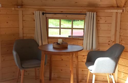 Saint-Christophe-sur-Conde Ski Chalet | Insolite: Le Kota du Lutin Many