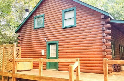 Epworth Cabin | Inspiration - Hot Tub, WiFi ,10 minutes to Blue Ridge and Ocoee River Whitewater Rafting , Pets OK