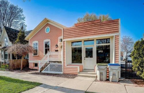 Fifth Ward House | INSTA worthy Home! *Sleeps 8* - Walker's Point!