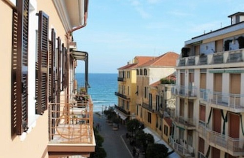 Alassio Apartment | Int 5 Nam Residence