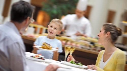 Olympic Village Hotel | InterContinental Beijing Beichen by IHG l Walking Distance to Bird's Nest & Water Cube & Metro Station l Interconnected with China National Convention Center l Award-winning Club Lounge with Mixologist l Direct Metro Line to Wangfujing